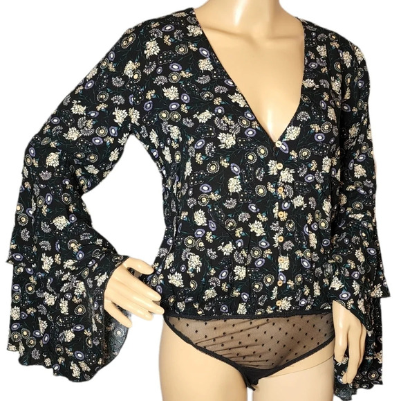 Intimately Free People boho flare sleeve bodysuit. Size Small - Picture 4 of 17
